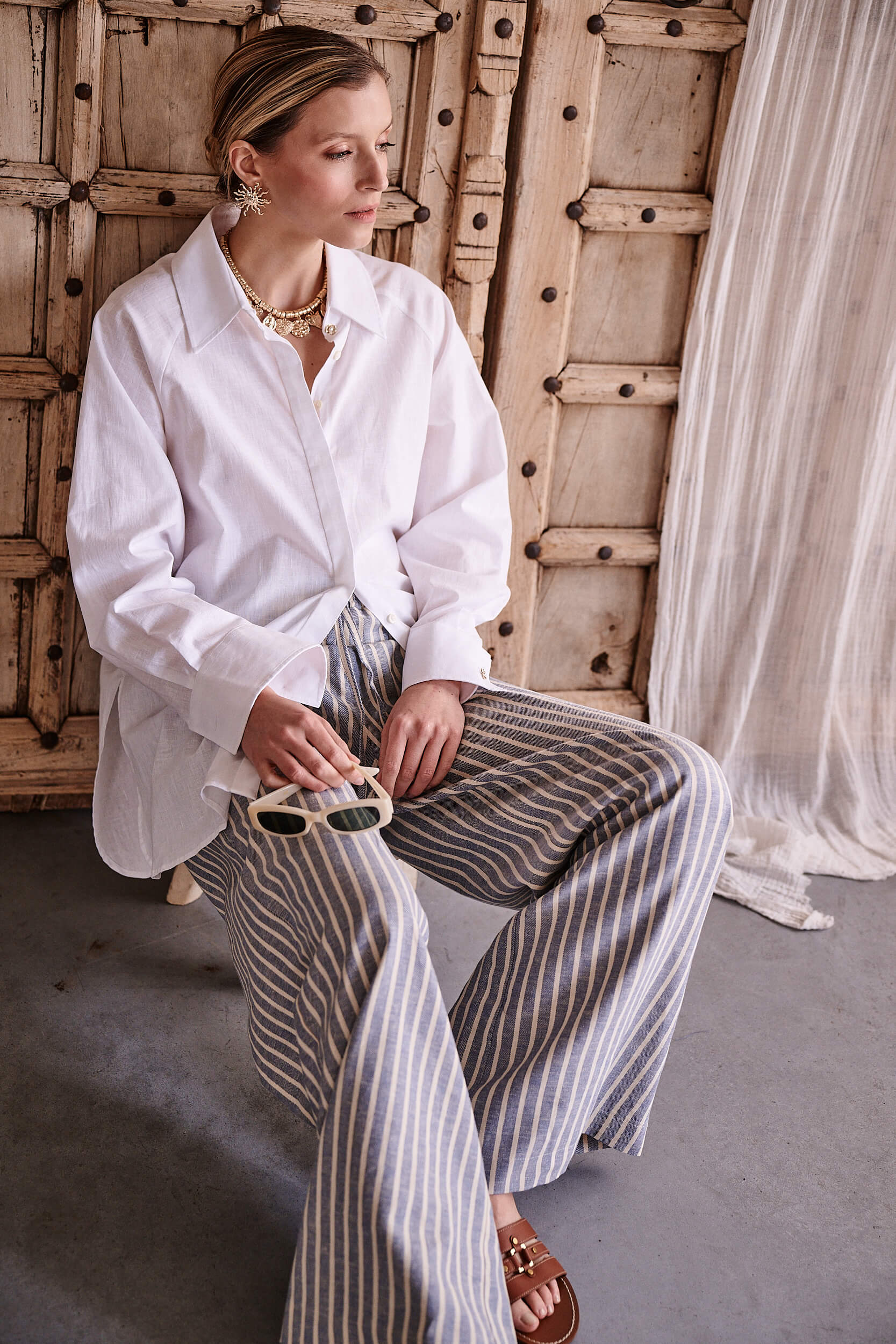 Wakacyjne spodnie Riviera o szerokiej nogawce – ponadczasowy projekt Aleksandry Markowskiej, doskonały na letnie dni.