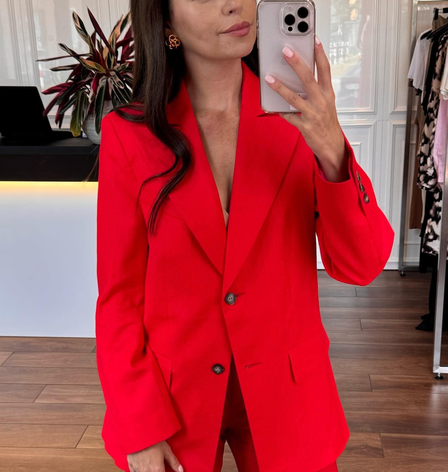 Aleksandra Markowska - stylizacja z marynarką, kamizelką i spodniami jako elegancki komplet z lnu szyty w Polsce.