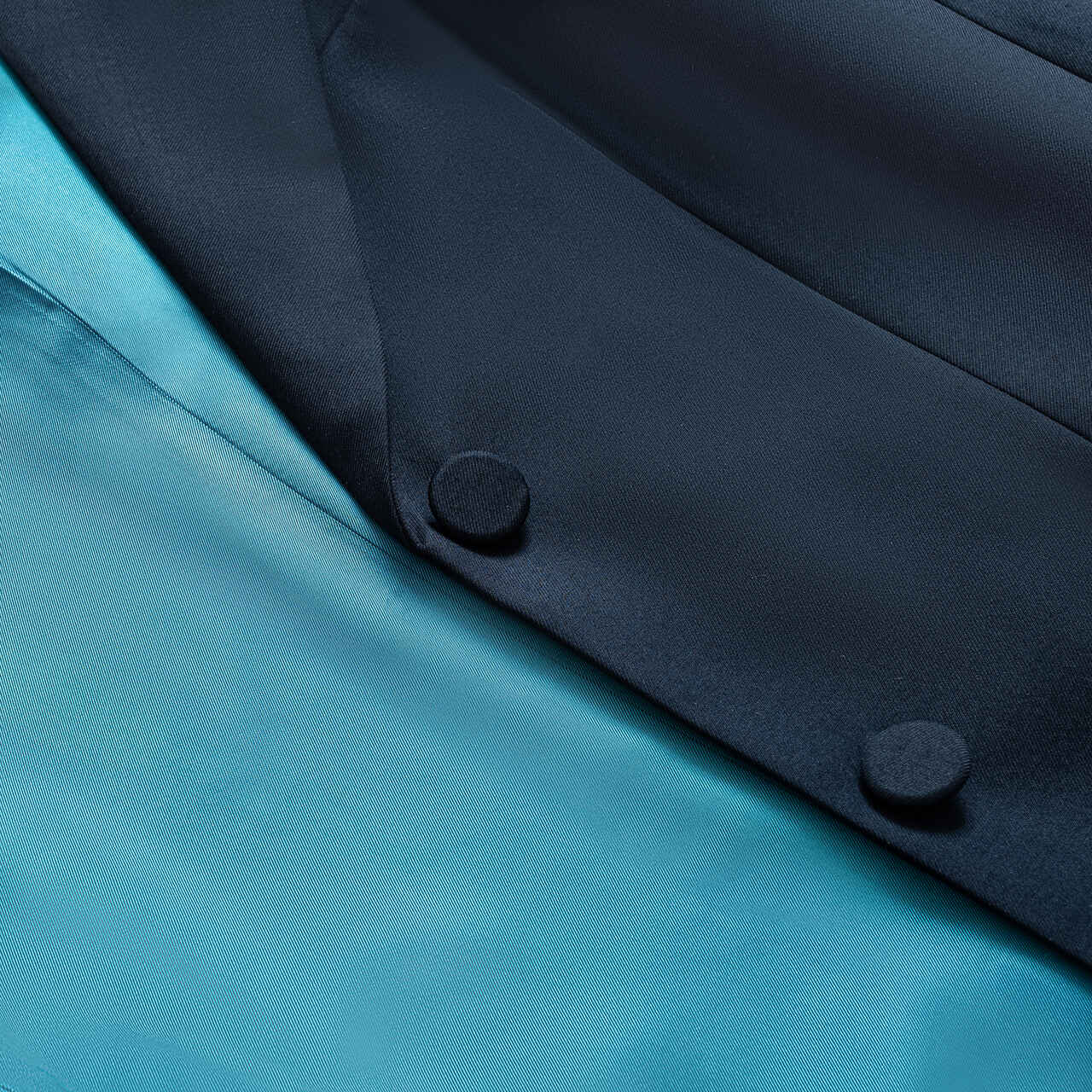 Aleksandra Markowska i smart casual marynarka w odcieniach marine blue - idealna propozycja do biura, na spotkanie i półformalne wydarzenia.
