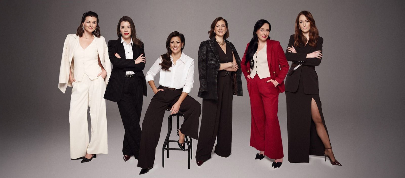 Kobieca moda biznesowa od Aleksandry Markowskiej - od klasycznej bieli, przez czekoladowe brązy i czerń, po czerwień.