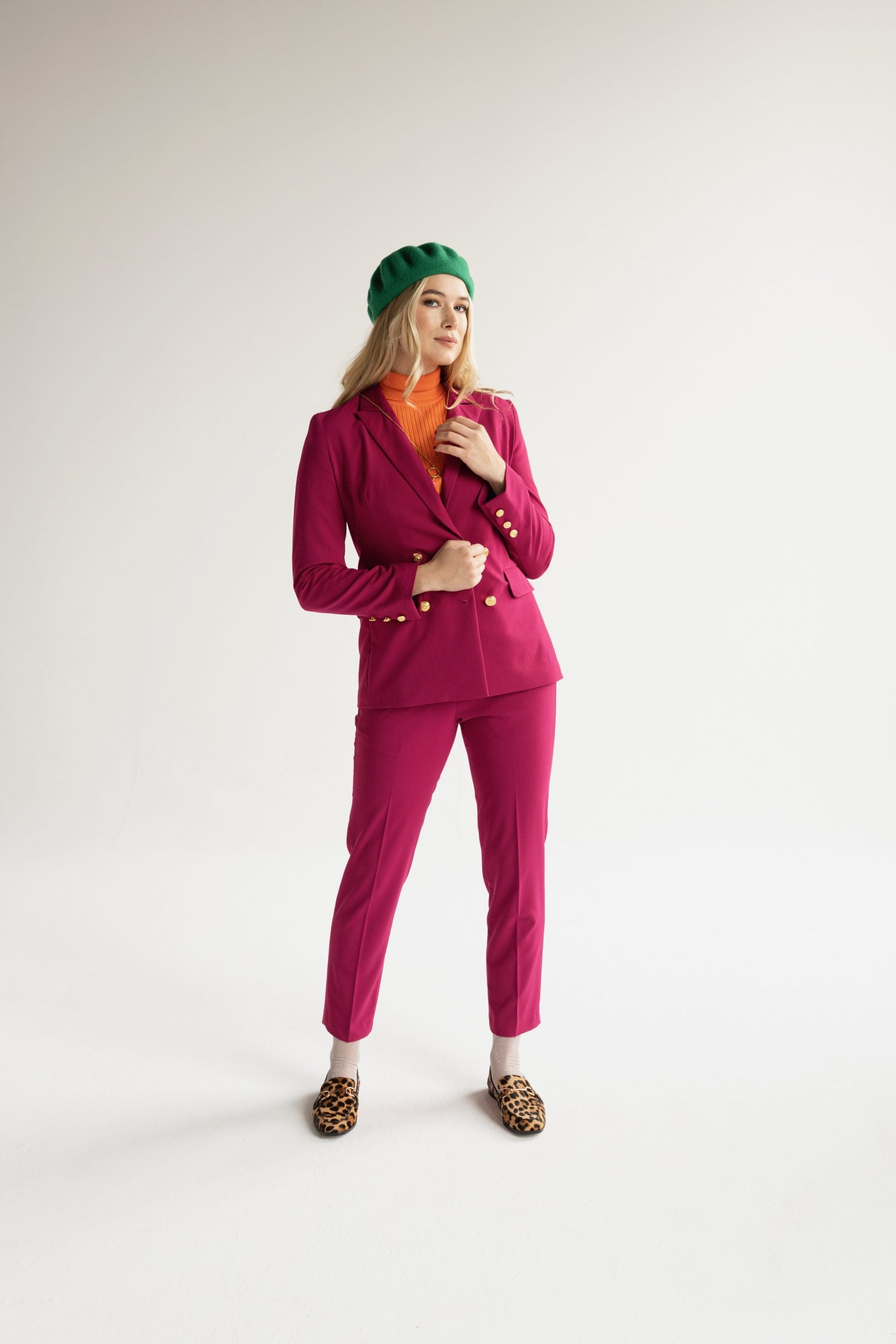 Aleksandra Markowska i kolorowa stylizacja z spodniami w kolorze magenta - wystrzałowy outfit premium na wiosnę.